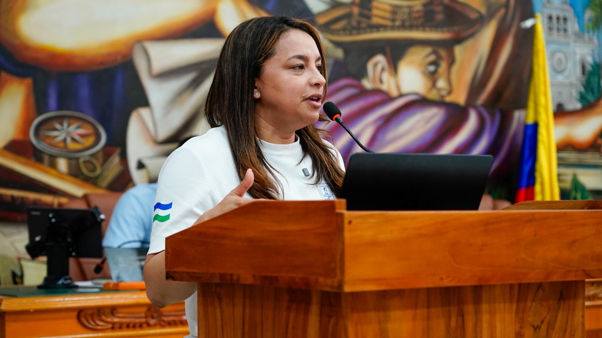 Representantes de la Gobernación y la Secretaría de Salud durante el debate